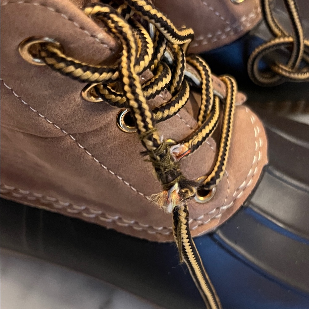 Mission 200 Tan and Brown Duck Boots with flannel inside Women’s Size 6 - Picture 7 of 8